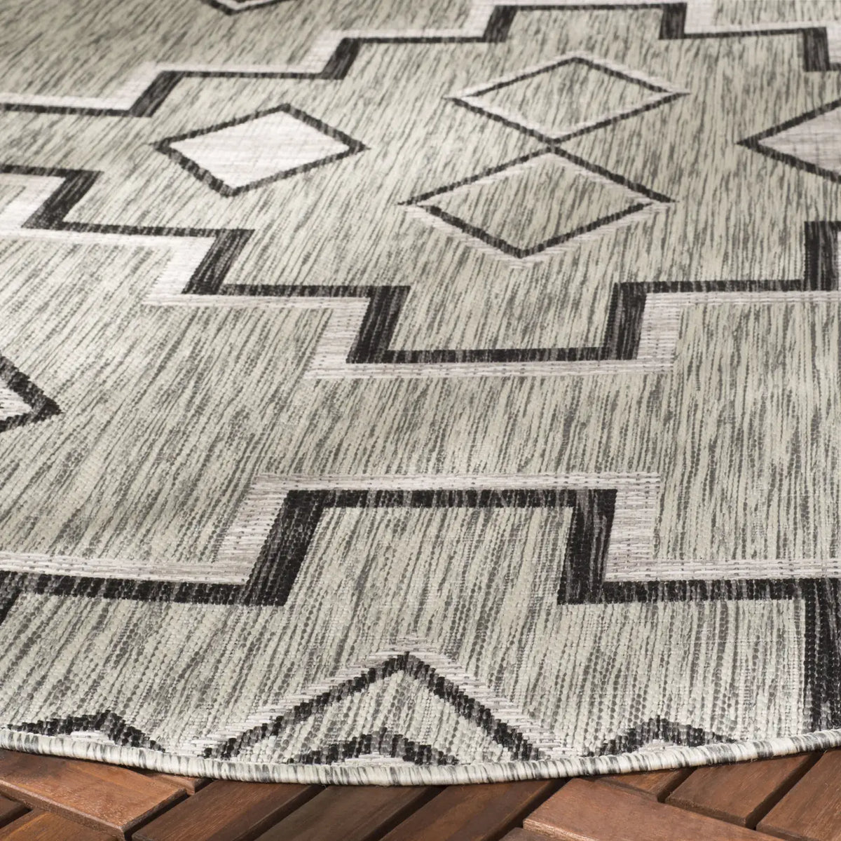 Safavieh Courtyard 5'-3" x 5'-3" Rug in Grey / Black