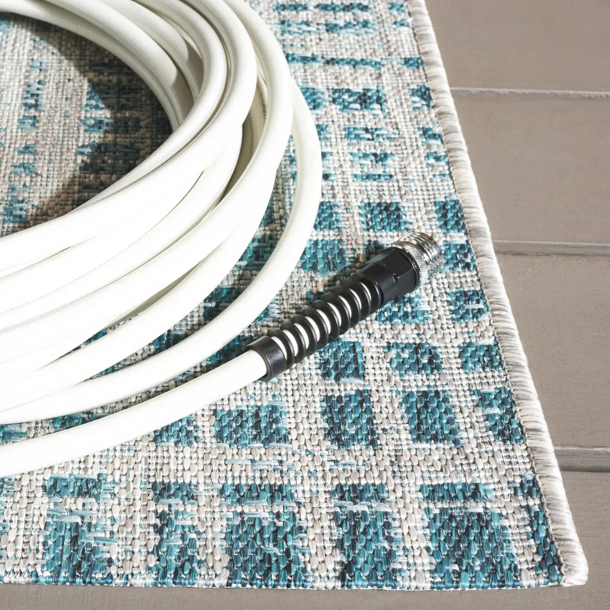 Safavieh Courtyard 5'-3" x 7'-7" Rug in Grey / Blue