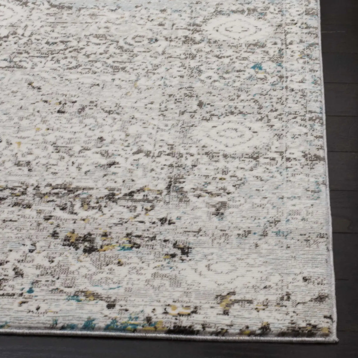 Safavieh Aria 4'-0" x 6'-0" Rug in Blue / Creme
