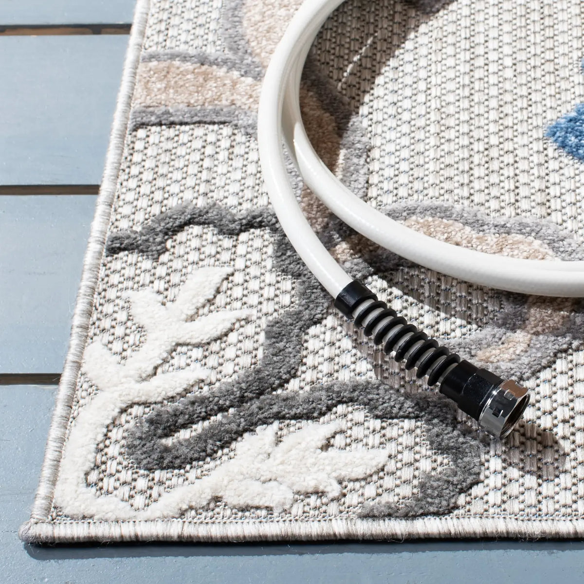 Safavieh Cabana 4'-5" x 6'-5" Rug in Grey / Blue
