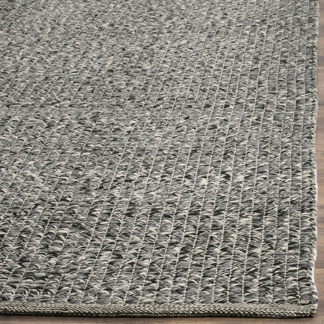 Safavieh Montauk 4'-0" x 6'-0" Rug in Grey / Multi