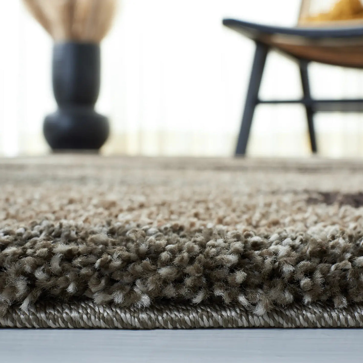 Safavieh Florida Shag 5'-3" x 7'-6" Rug in Beige / Multi