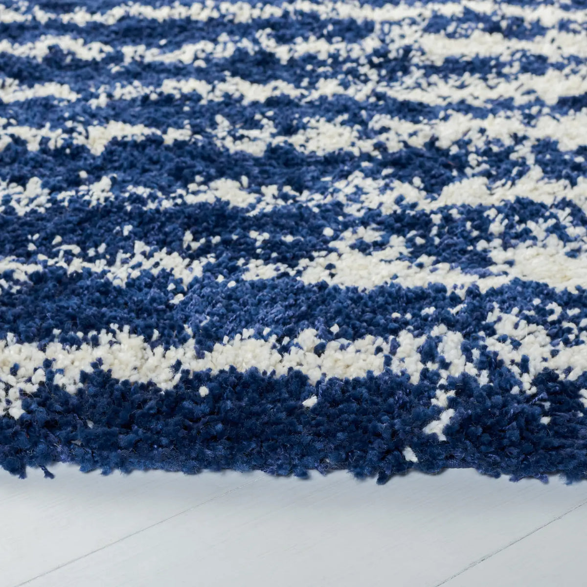 Safavieh Hudson Shag 7'-0" x 7'-0" Rug in Navy / Ivory