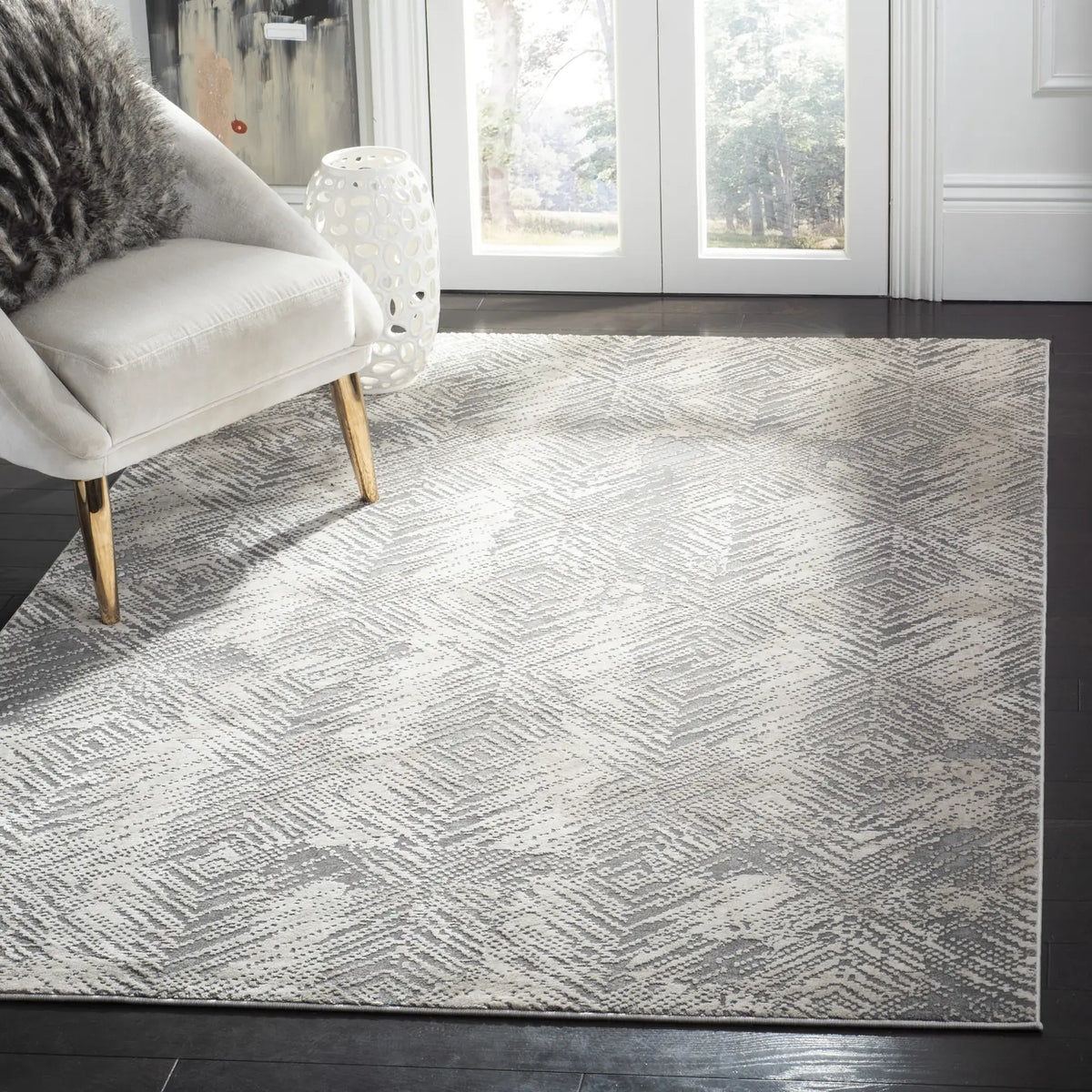 Safavieh Meadow 4'-0" x 6'-0" Rug in Ivory / Grey