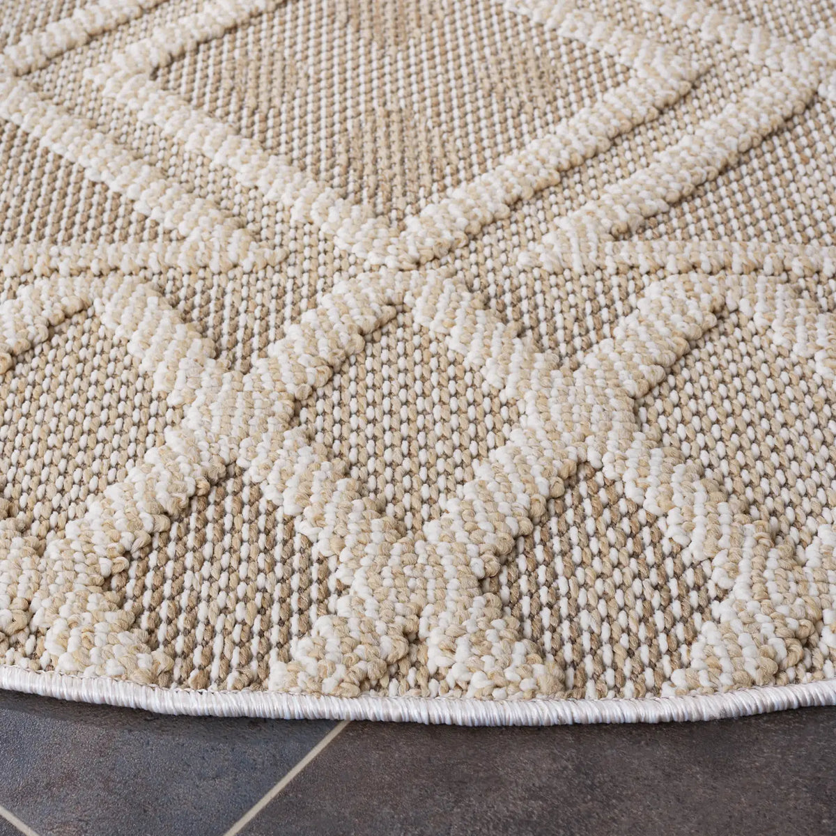 Safavieh Global 6'-7" x 6'-7" Rug in Beige / Ivory