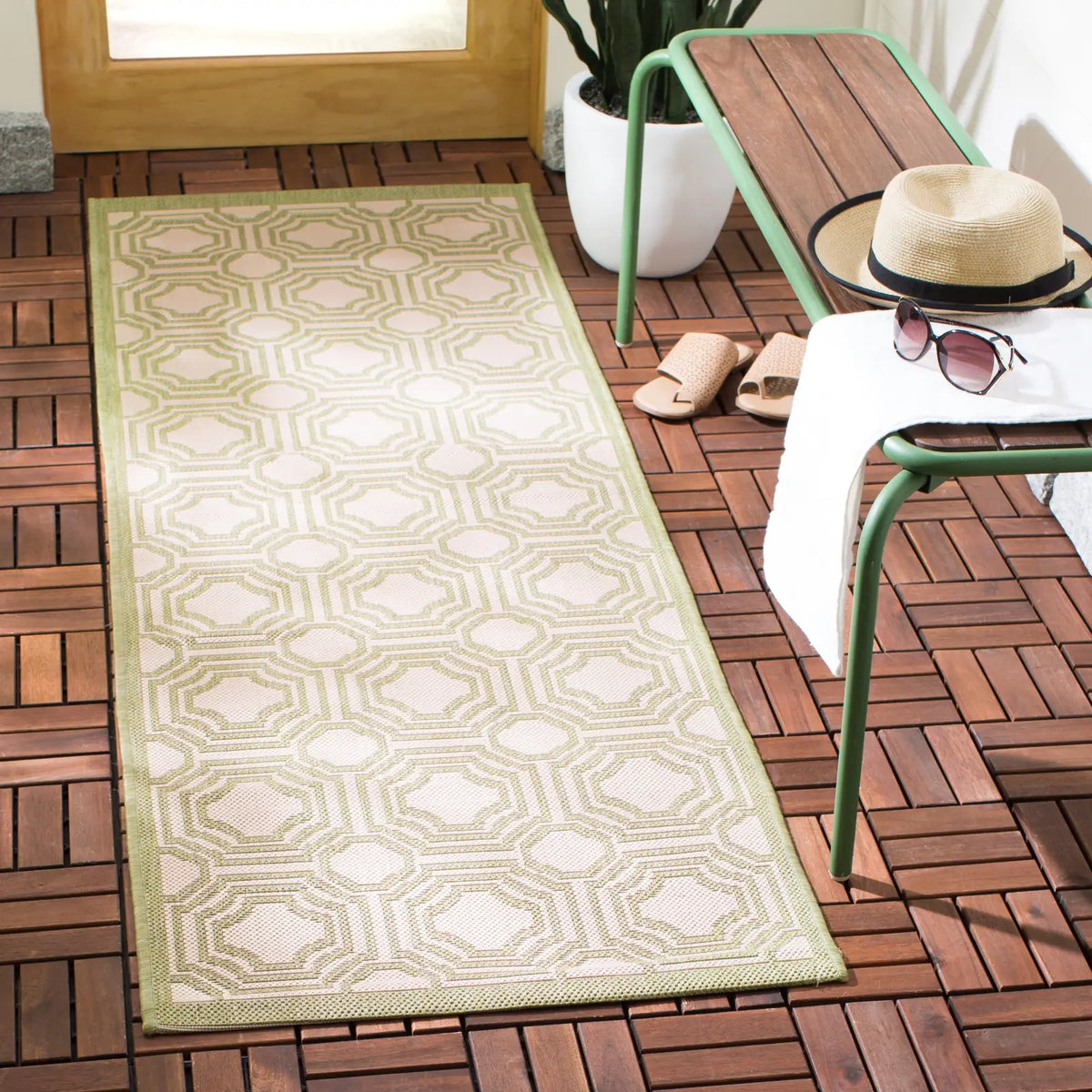 Safavieh Courtyard 2'-3" x 6'-7" Rug in Beige / Sweet Pea