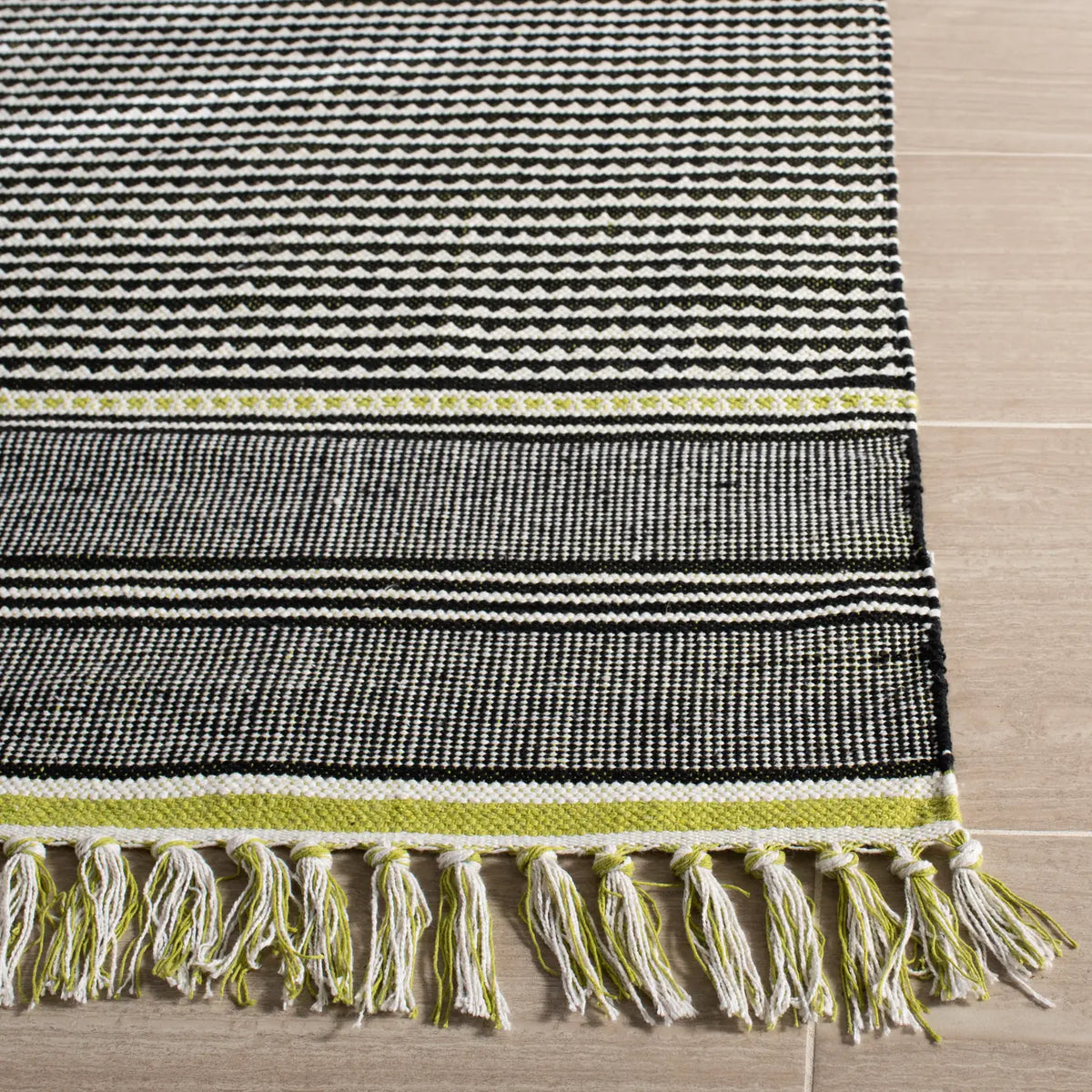 Safavieh Montauk 8'-0" x 10'-0" Rug in Lime / Multi