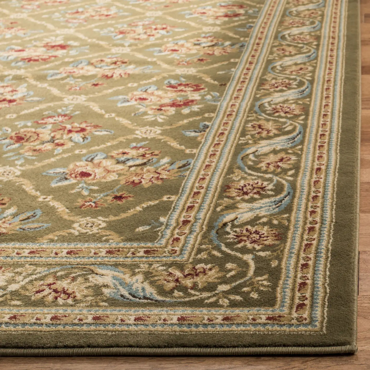 Safavieh Lyndhurst 5'-3" x 7'-6" Rug in Green / Green