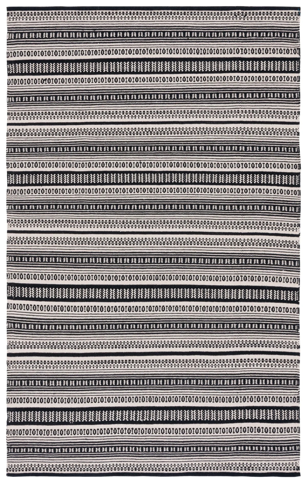 Safavieh Montauk 4'-0" x 6'-0" Rug in Black / Ivory