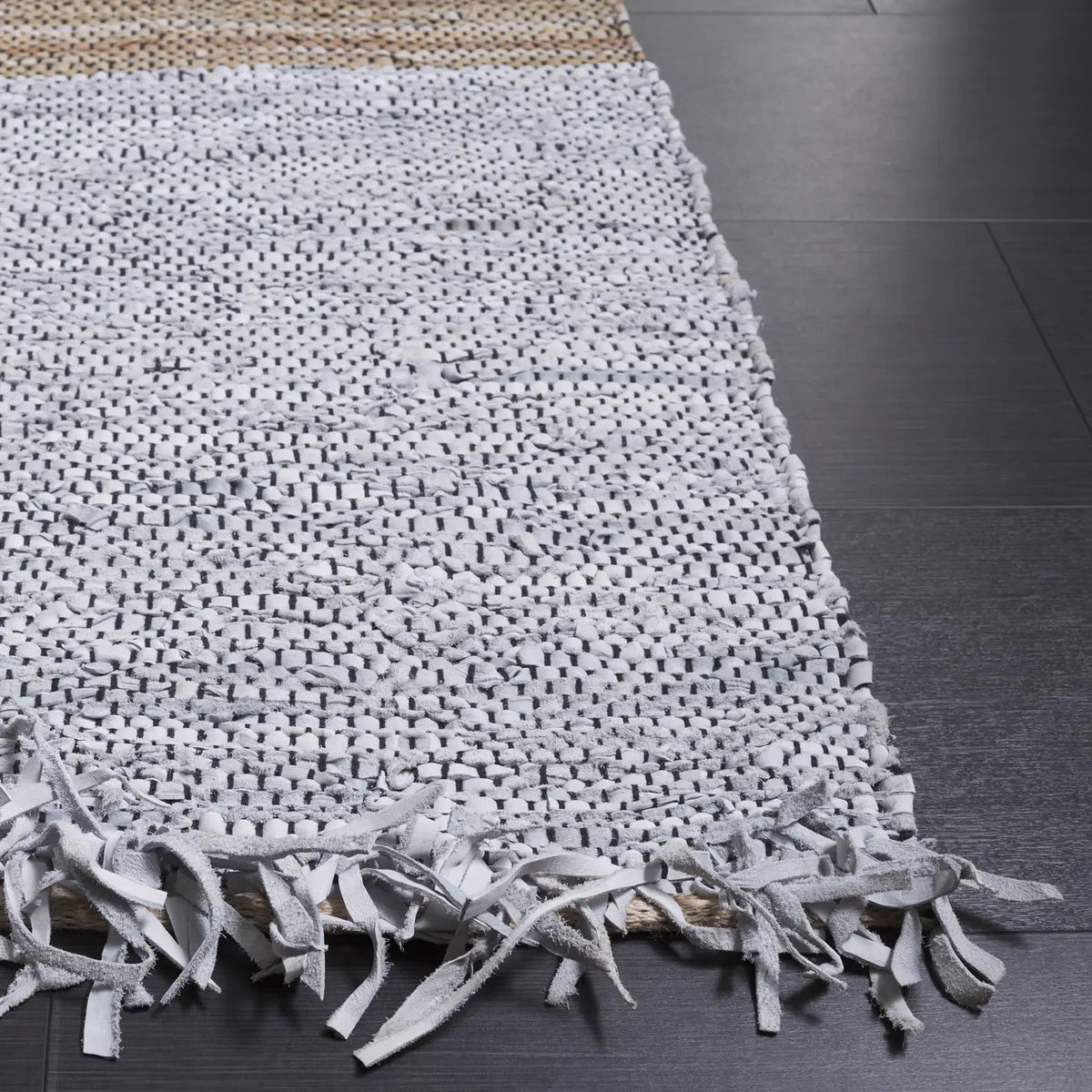 Safavieh Vintage Leather 4'-0" x 6'-0" Rug in Grey / Beige