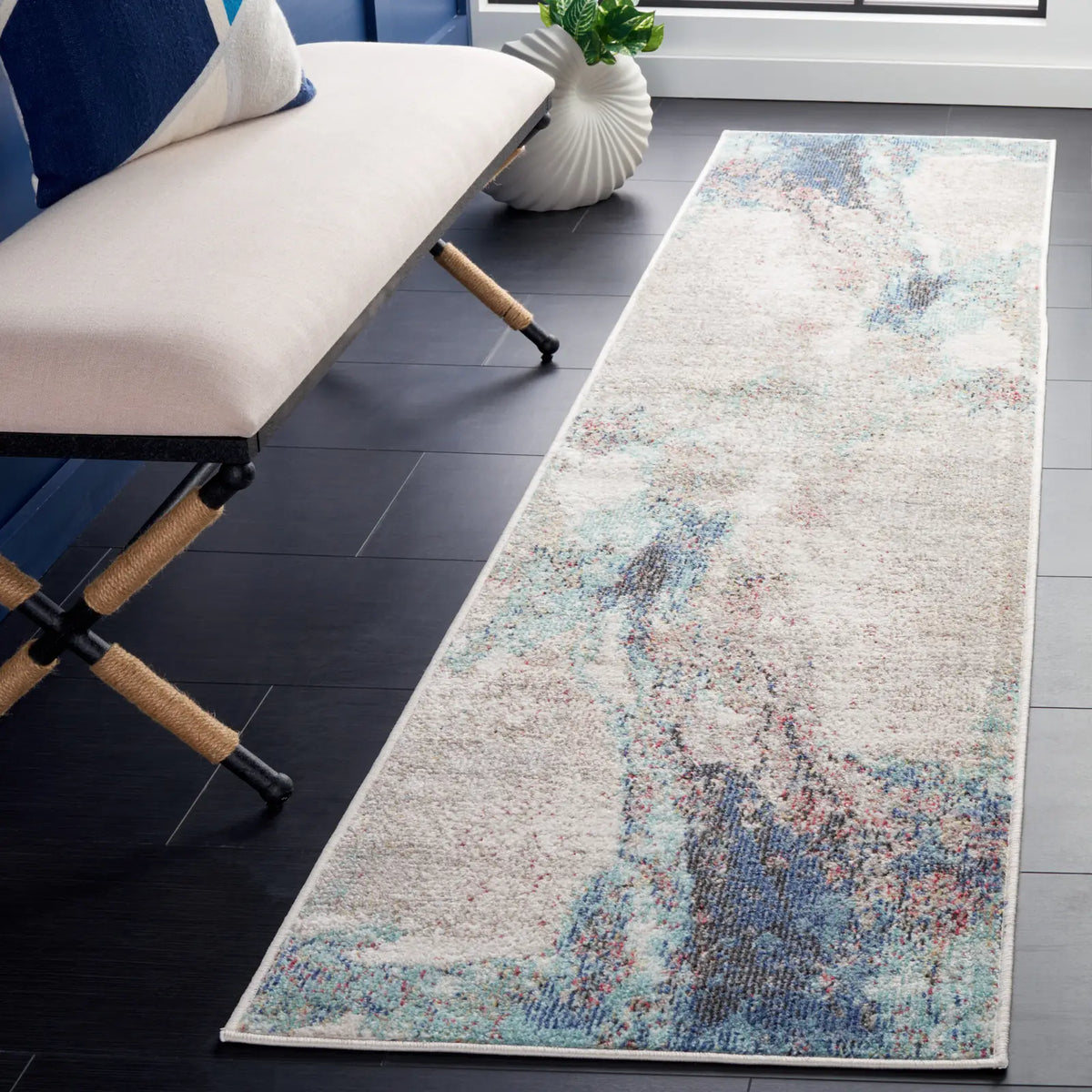 Safavieh Phoenix 500 2'-2" x 9'-0" Rug in Blue
