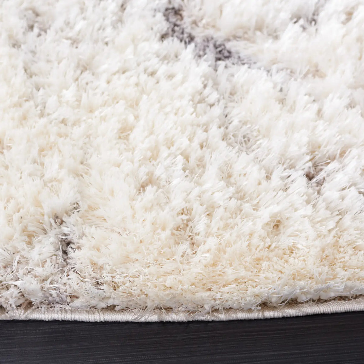 Safavieh Cloud Shag 6'-7" x 6'-7" Rug in Ivory / Grey