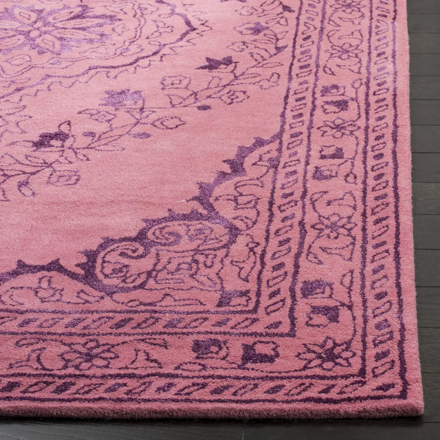 Safavieh Glamour 5'-0" x 8'-0" Rug in Pink