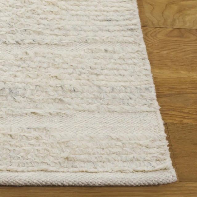 Safavieh Pine 4'-0" x 6'-0" Rug in Ivory / Light Grey