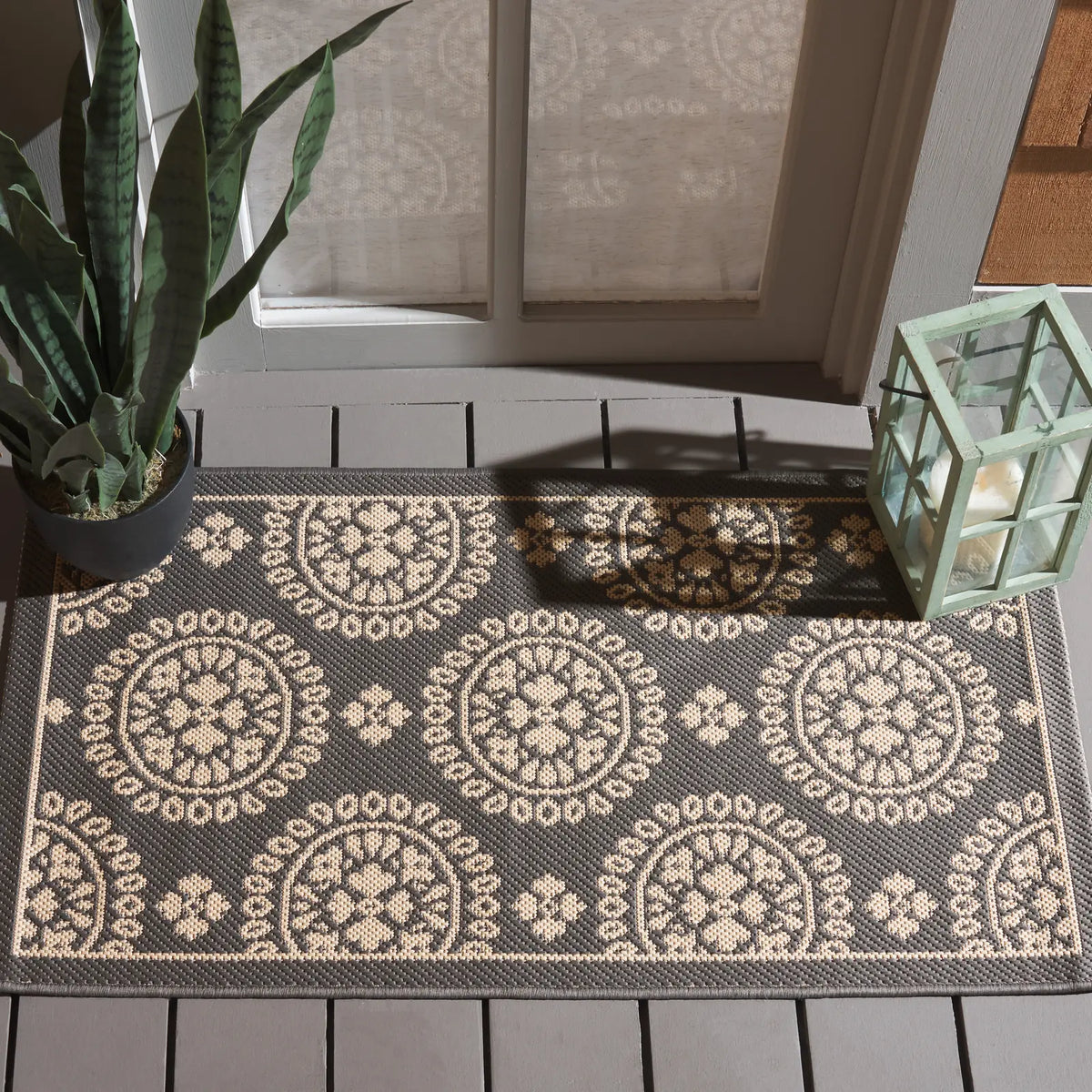 Safavieh Courtyard 2'-0" x 3'-7" Rug in Grey