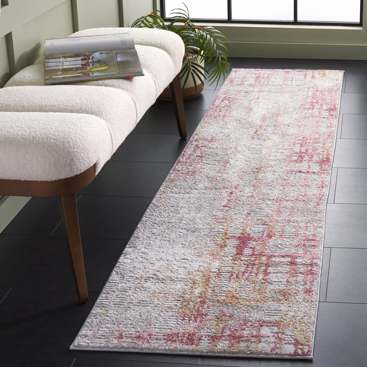 Safavieh Meadow 500 2'-0" x 8'-0" Rug in Light Grey / Pink