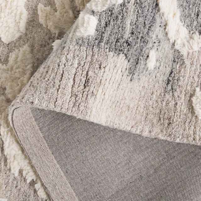 Safavieh Casablanca 4'-0" x 6'-0" Rug in Grey / Ivory