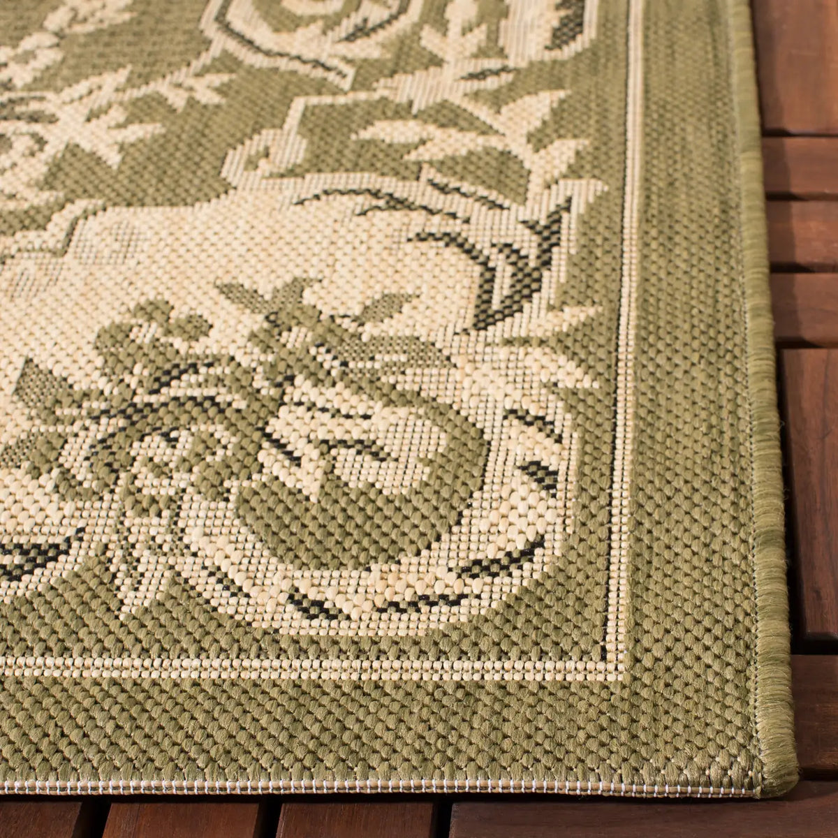 Safavieh Courtyard 4'-0" x 5'-7" Rug in Cream / Green