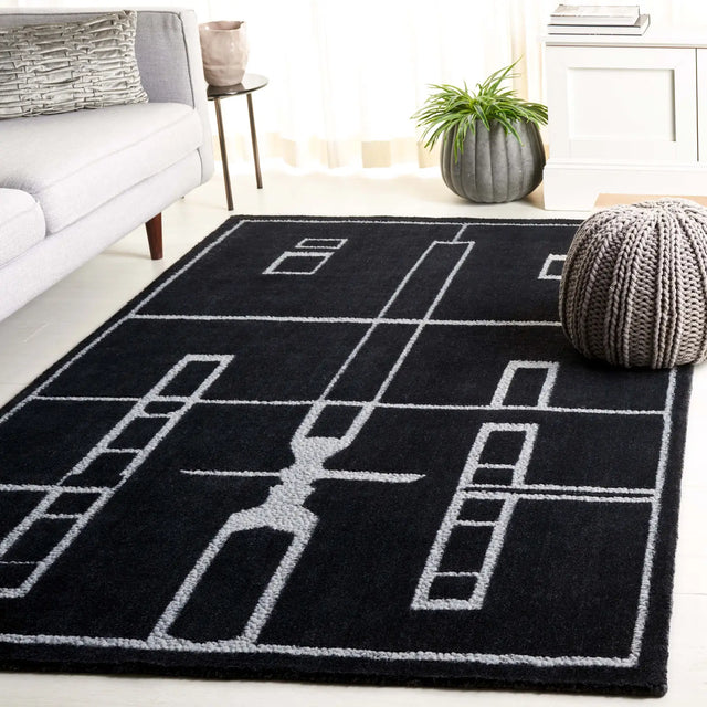 Safavieh Fifth Avenue 4'-0" x 6'-0" Rug in Black / Ivory