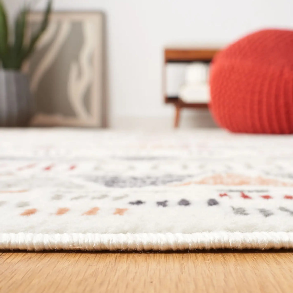Safavieh Pyramid 4'-5" x 6'-5" Rug in Ivory Grey / Rust