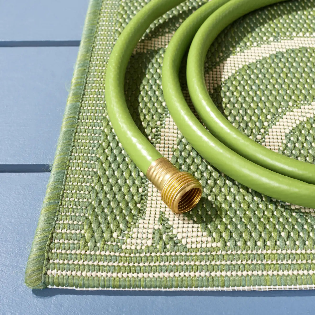 Safavieh Courtyard 4'-0" x 5'-7" Rug in Olive / Natural