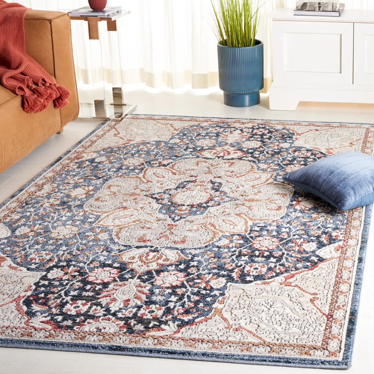 Safavieh Rosewood 4'-0" x 6'-0" Rug in Ivory / Blue