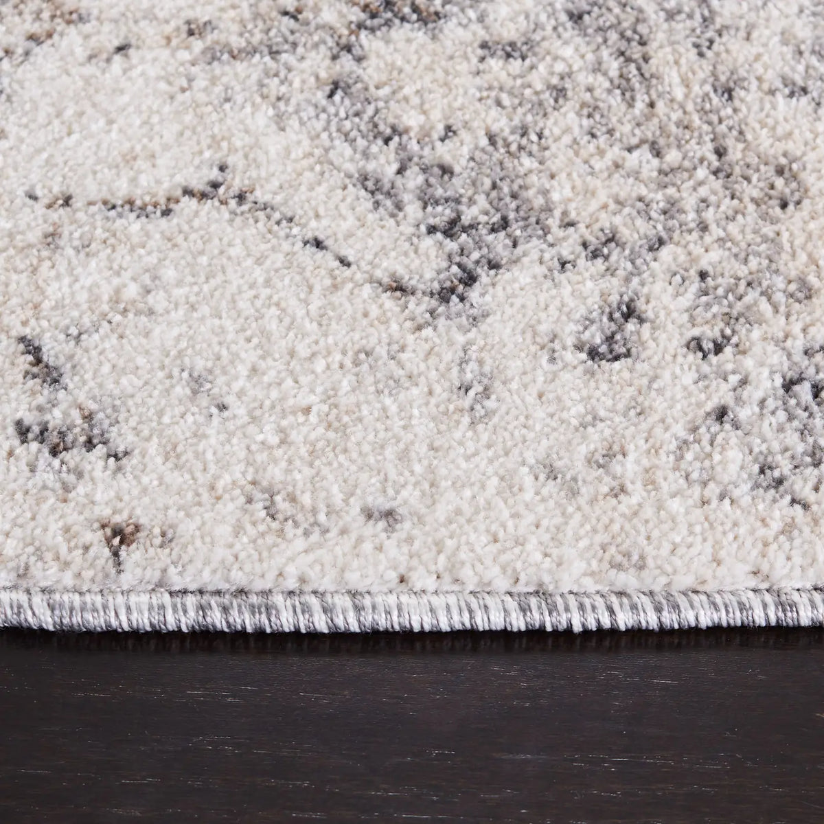 Safavieh Aston 5'-3" x 5'-3" Rug in Ivory / Grey