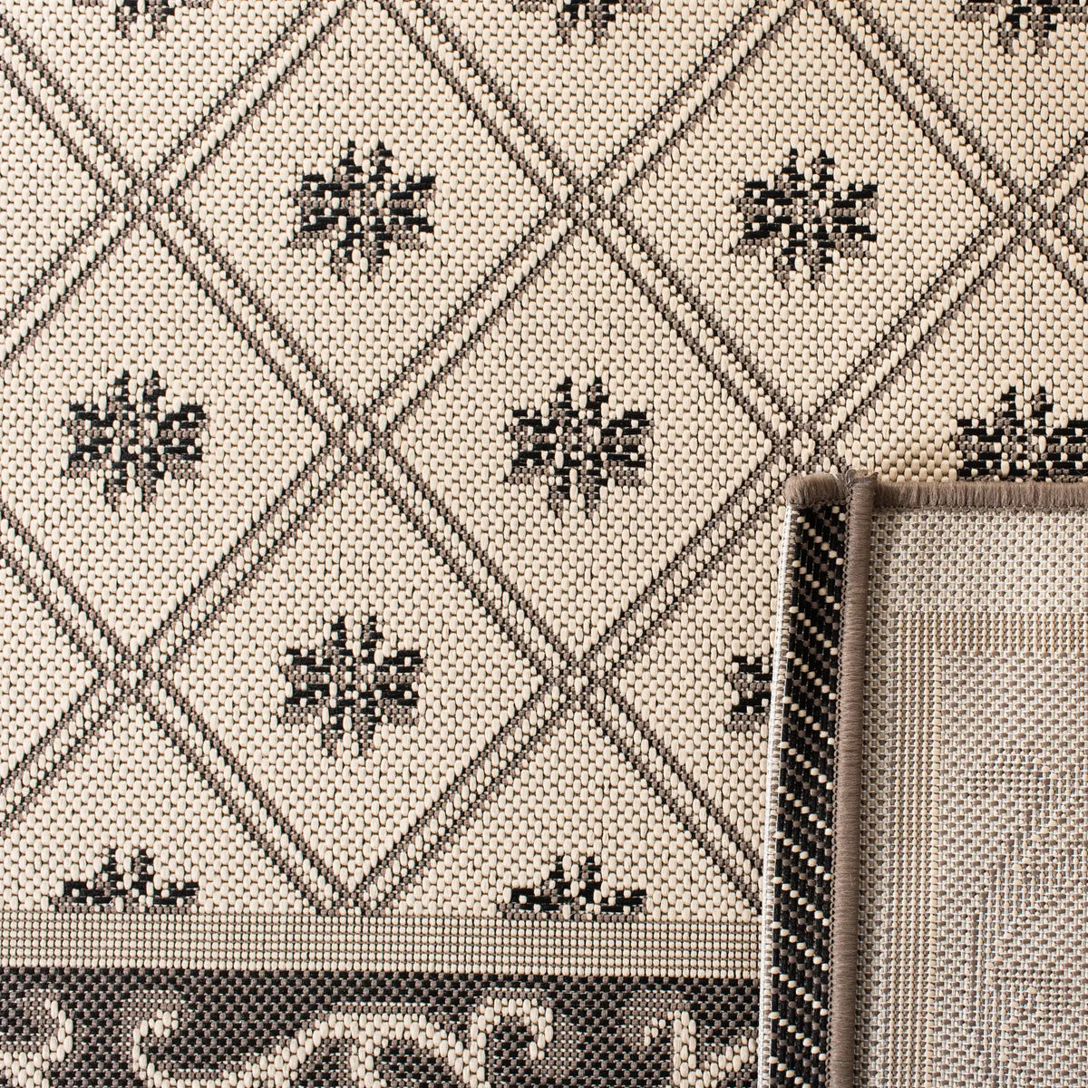 Safavieh Courtyard 5'-3" x 7'-7" Rug in Beige / Dark Beig