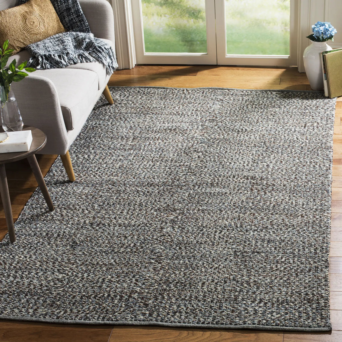 Safavieh Montauk 4'-0" x 6'-0" Rug in Blue / Multi