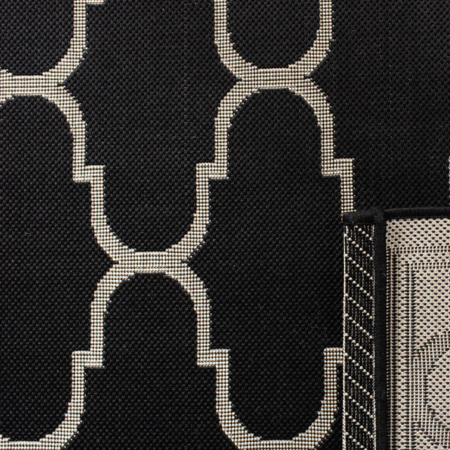 Safavieh Courtyard 5'-3" x 7'-7" Rug in Black / Beige