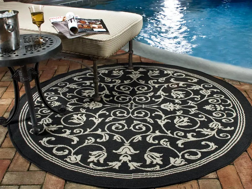 Safavieh Courtyard 5'-3" x 5'-3" Rug in Black / Sand