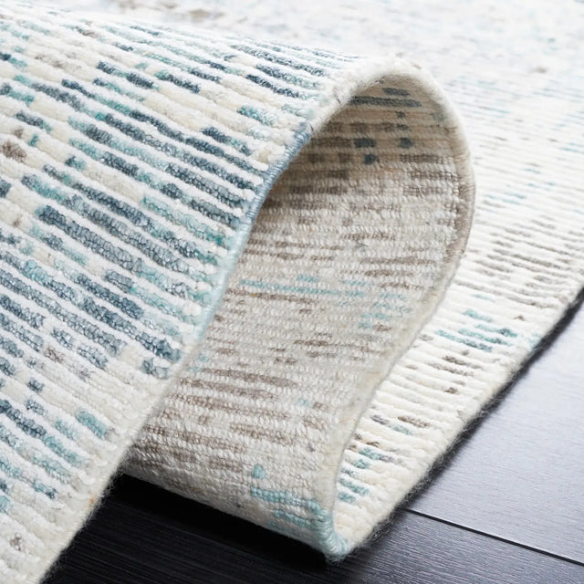 Safavieh Tiffany 6'-0" x 9'-0" Rug in Silver / Blue