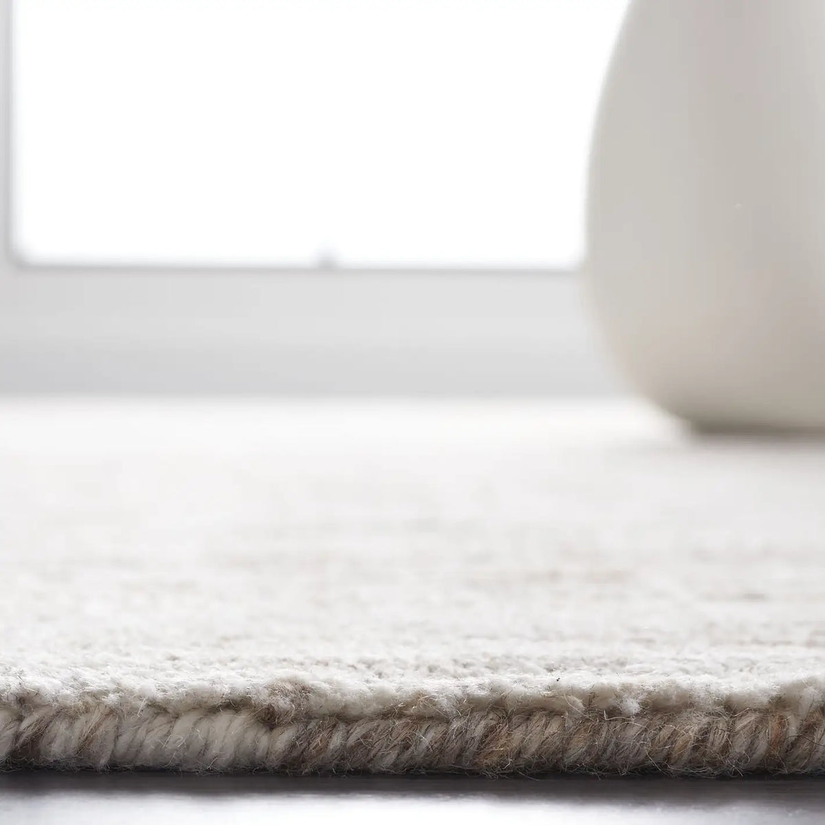 Safavieh Elements 4'-0" x 6'-0" Rug in Beige