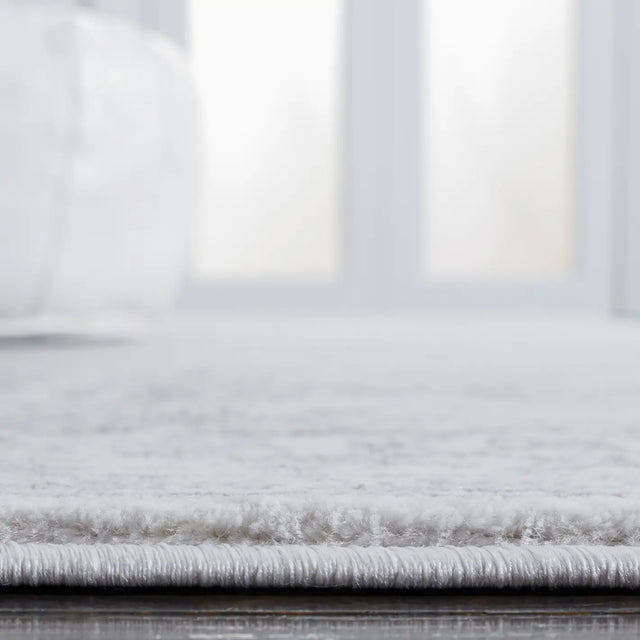Safavieh Carnegie 5'-1" x 7'-6" Rug in Cream / Dark Grey
