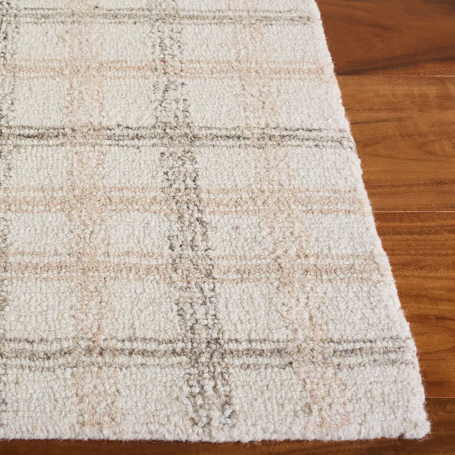 Safavieh Ebony 6'-0" x 9'-0" Rug in Beige / Ivory