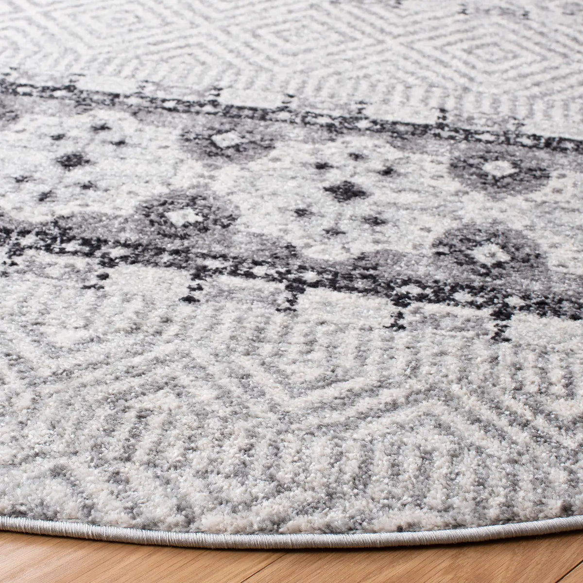 Safavieh Madison 700 6'-7" x 6'-7" Rug in Charcoal / Grey