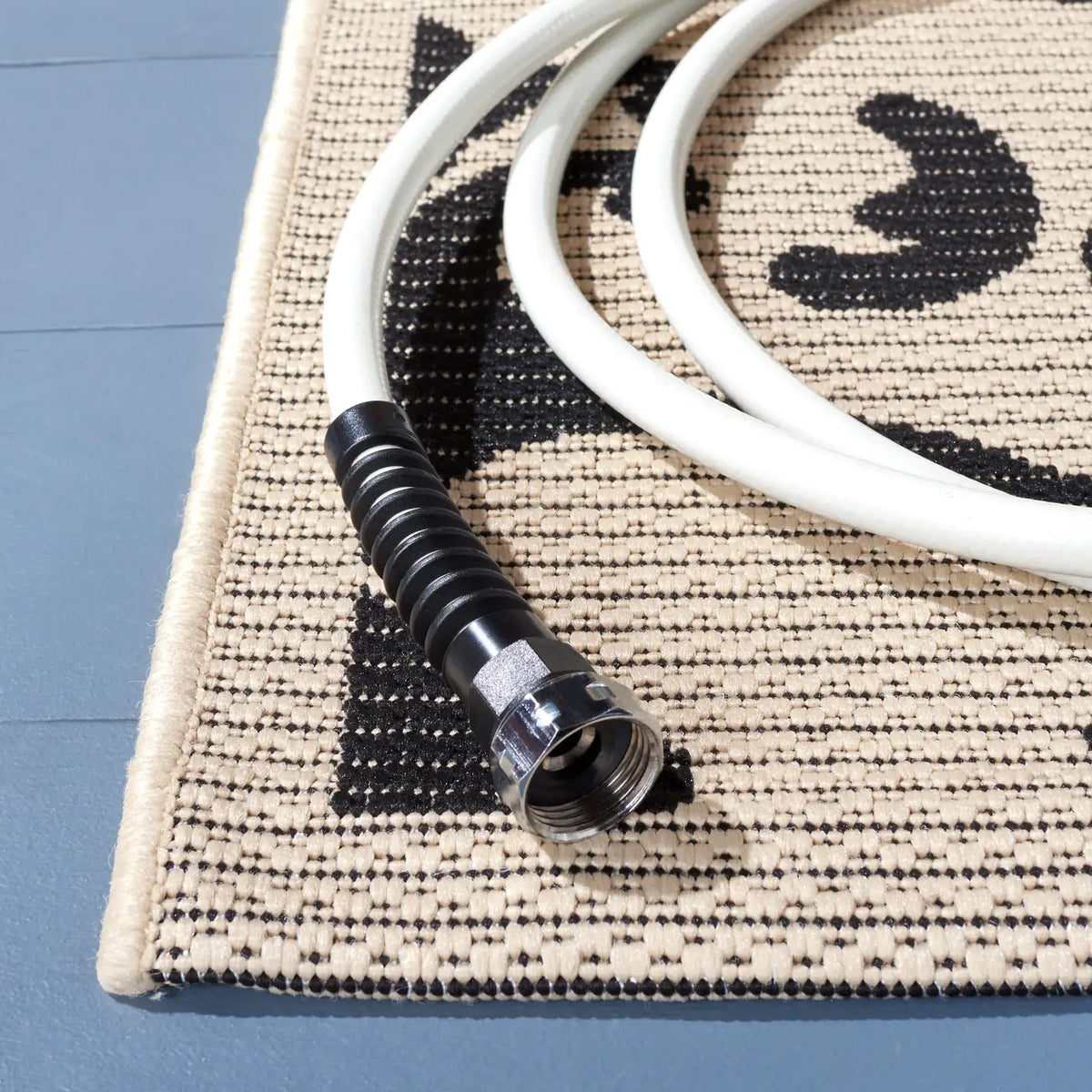 Safavieh Courtyard 4'-0" x 5'-7" Rug in Sand / Black