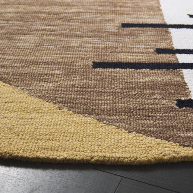 Safavieh Novelty 6'-0" x 6'-0" Rug in Brown / Beige