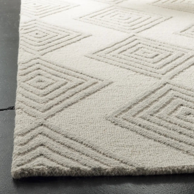 Safavieh Blossom 5'-0" x 8'-0" Rug in Ivory / Silver