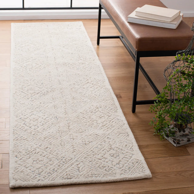 Safavieh Glamour 2'-3" x 8'-0" Rug in Ivory / Beige
