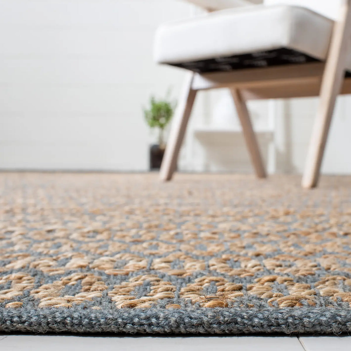 Safavieh Natural Fiber 4'-0" x 6'-0" Rug in Natural / Grey