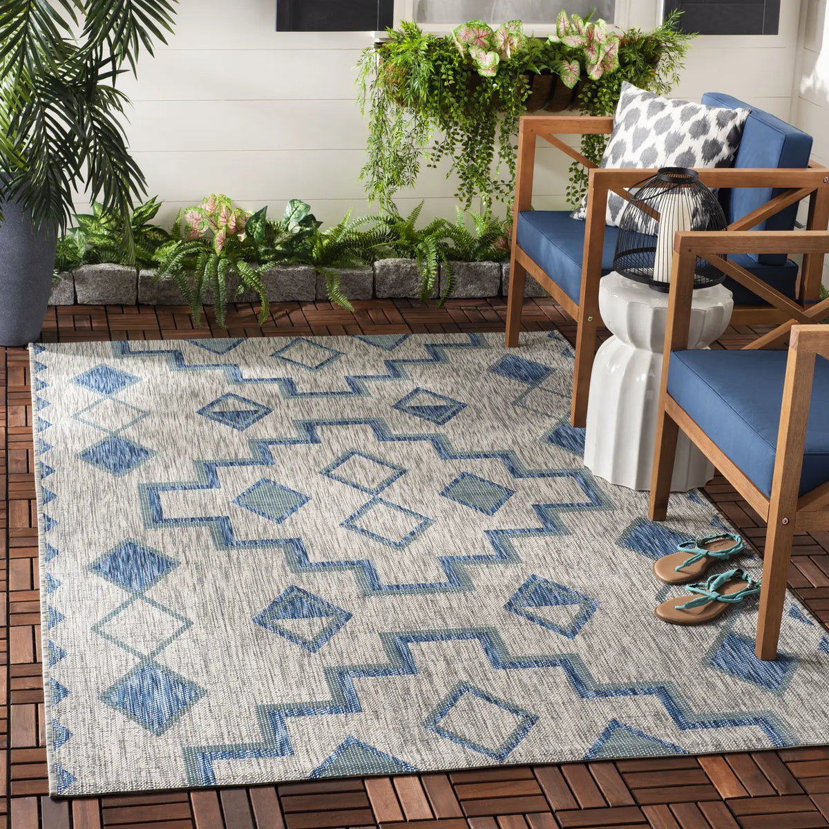 Safavieh Courtyard 4'-0" x 5'-7" Rug in Grey / Aqua