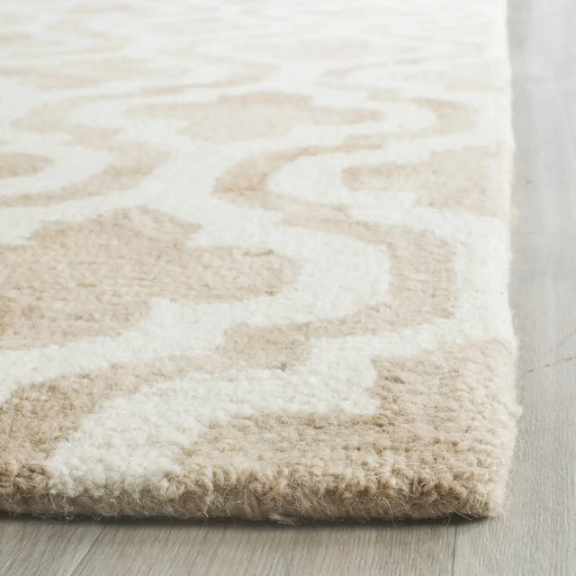 Safavieh Dip Dye 2'-3" x 8'-0" Rug in Beige / Ivory