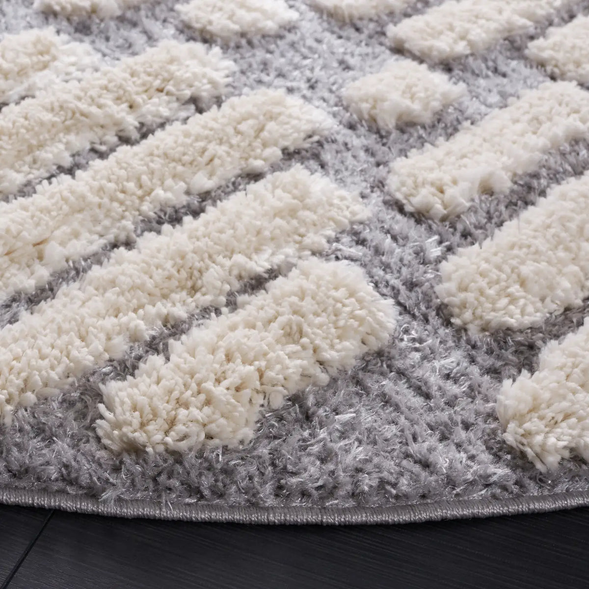 Safavieh Hi-Lo Shag 6'-7" x 6'-7" Rug in Grey / Beige