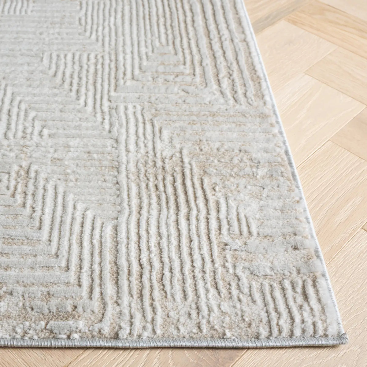 Safavieh Eternal 4'-0" x 6'-0" Rug in Ivory / Beige