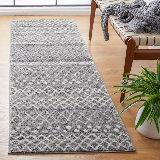 Safavieh Madison 700 2'-3" x 6'-0" Rug in Charcoal / Ivory