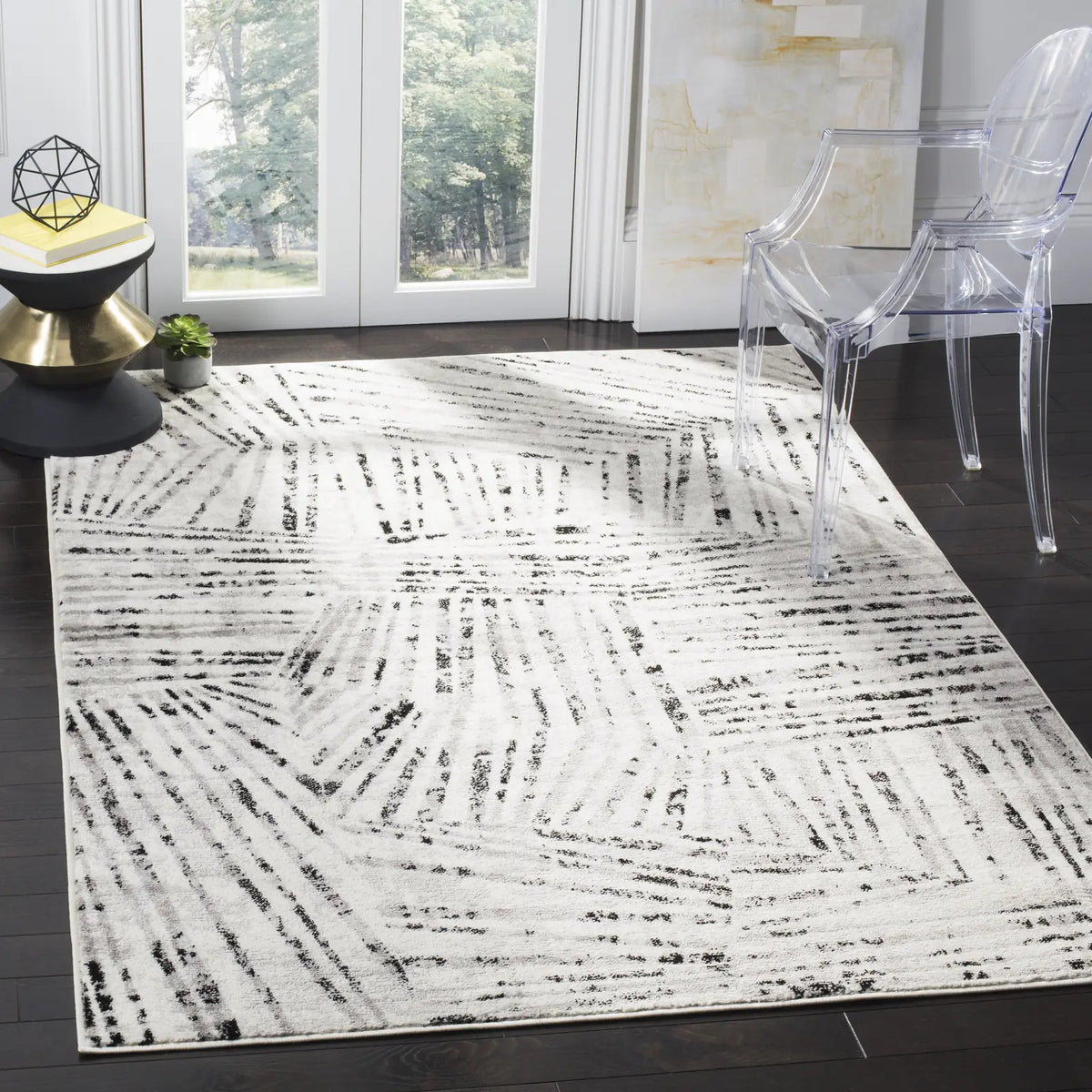 Safavieh Skyler 4'-0" x 6'-0" Rug in Grey / Ivory