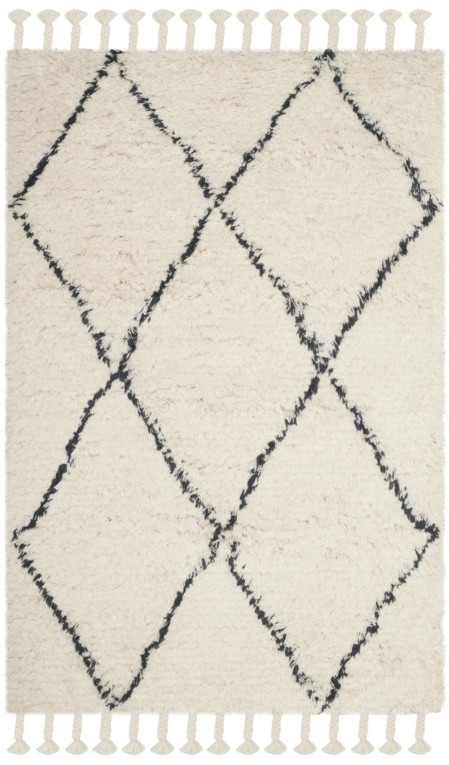 Safavieh Casablanca 4'-0" x 6'-0" Rug in Ivory / Grey