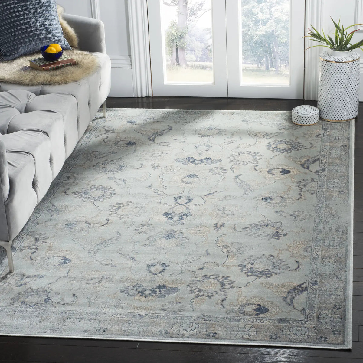 Safavieh Vintage 4'-0" x 5'-7" Rug in Light Blue