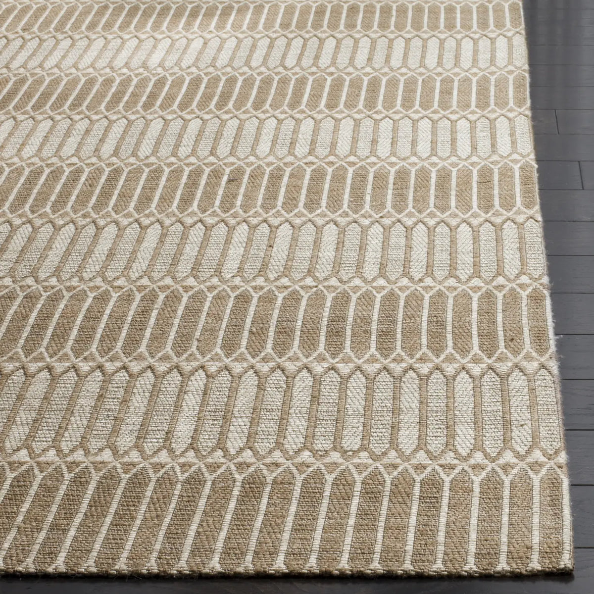 Safavieh Marbella 5'-0" x 8'-0" Rug in Brown